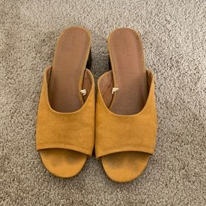 Mustard heeled mule
